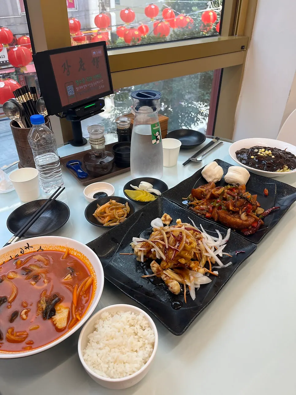 A full spread of the Chinese dishes eaten at Jangchunhyang