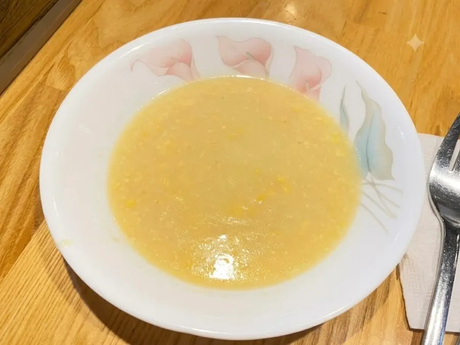 Vajilla y montaje de mesa de un restaurante gyeongyangsik