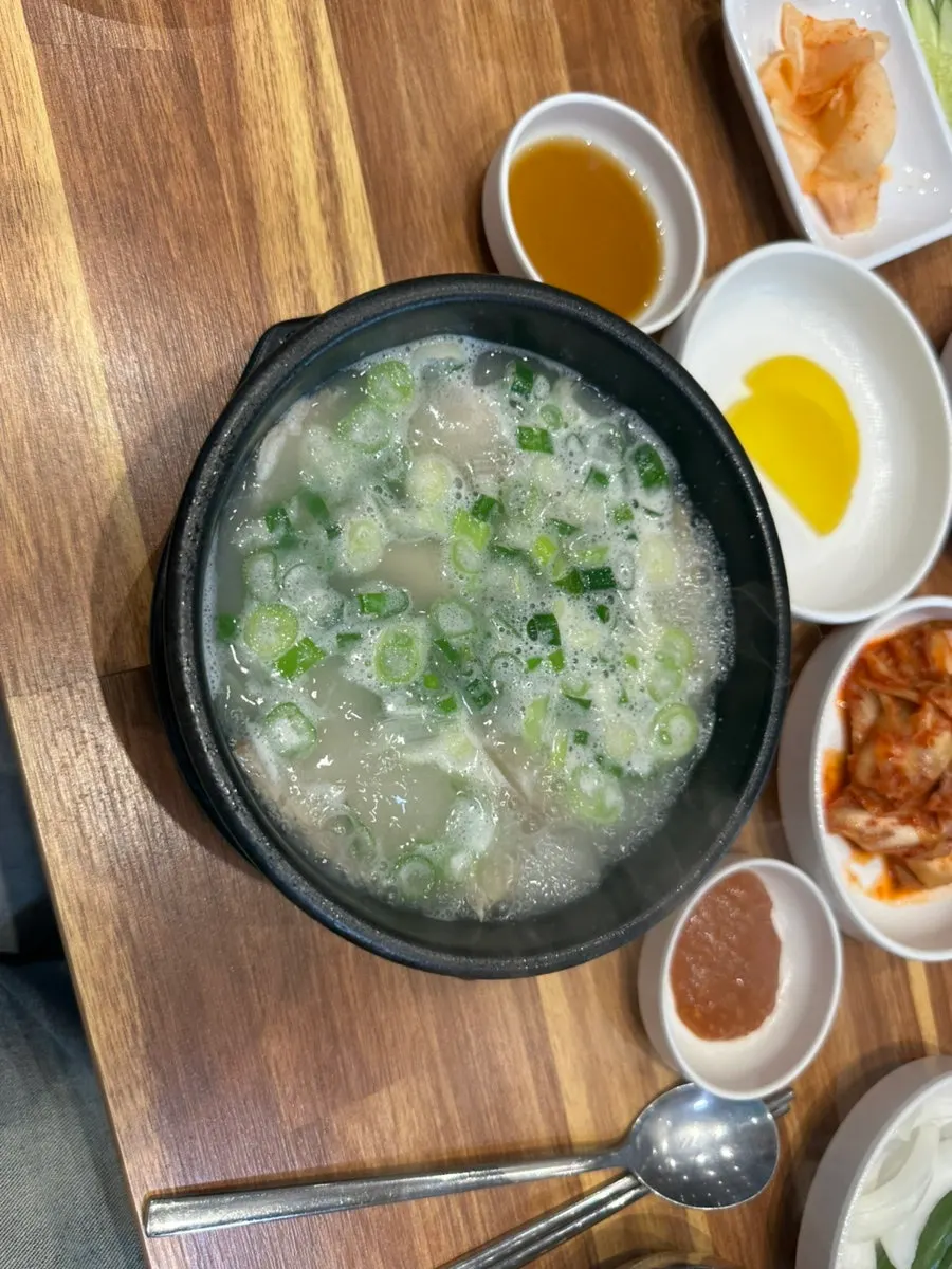 주전자에 담겨 나온 따뜻한 온육수