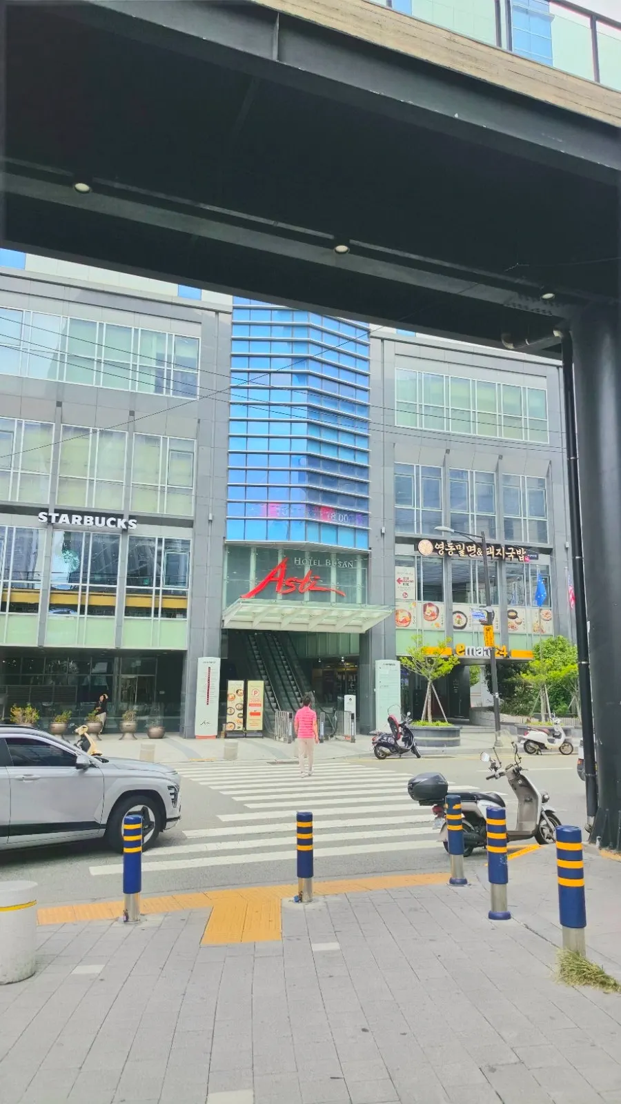Entrance of Yeongdong Milmyeon & Dwaeji Gukbap Busan Station Branch on the 2nd floor of Asti Hotel Busan