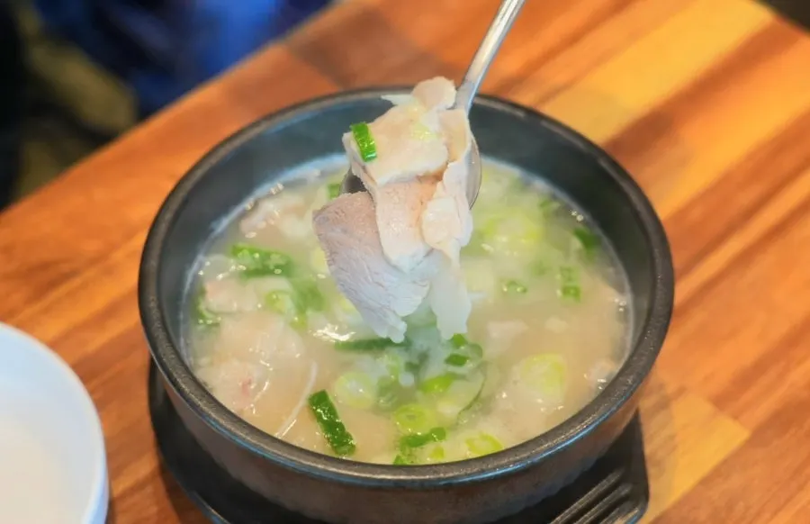 Dwaeji gukbap topped generously with chives