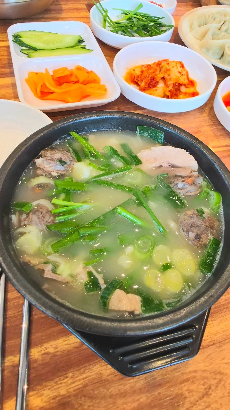 Sundae gukbap with both meat and blood sausage