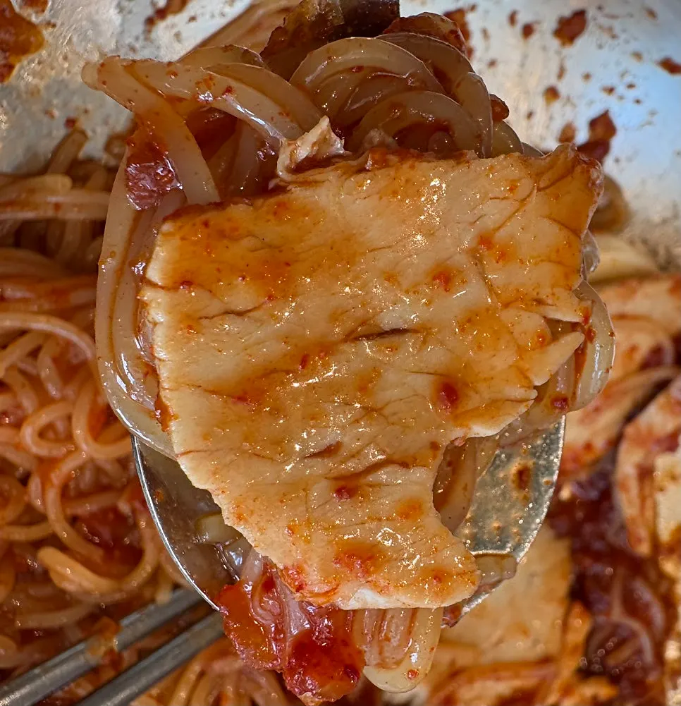 양념장을 비벼낸 비빔밀면