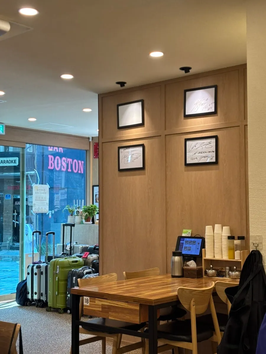 Interior of Yeongdong Milmyeon & Dwaeji Gukbap