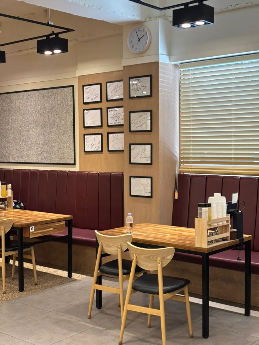 Dining table setup at Yeongdong Milmyeon & Dwaeji Gukbap
