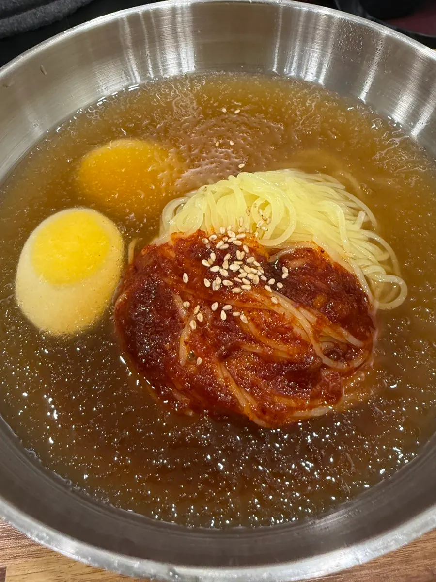 쫄깃하고 부드러운 밀면 면발