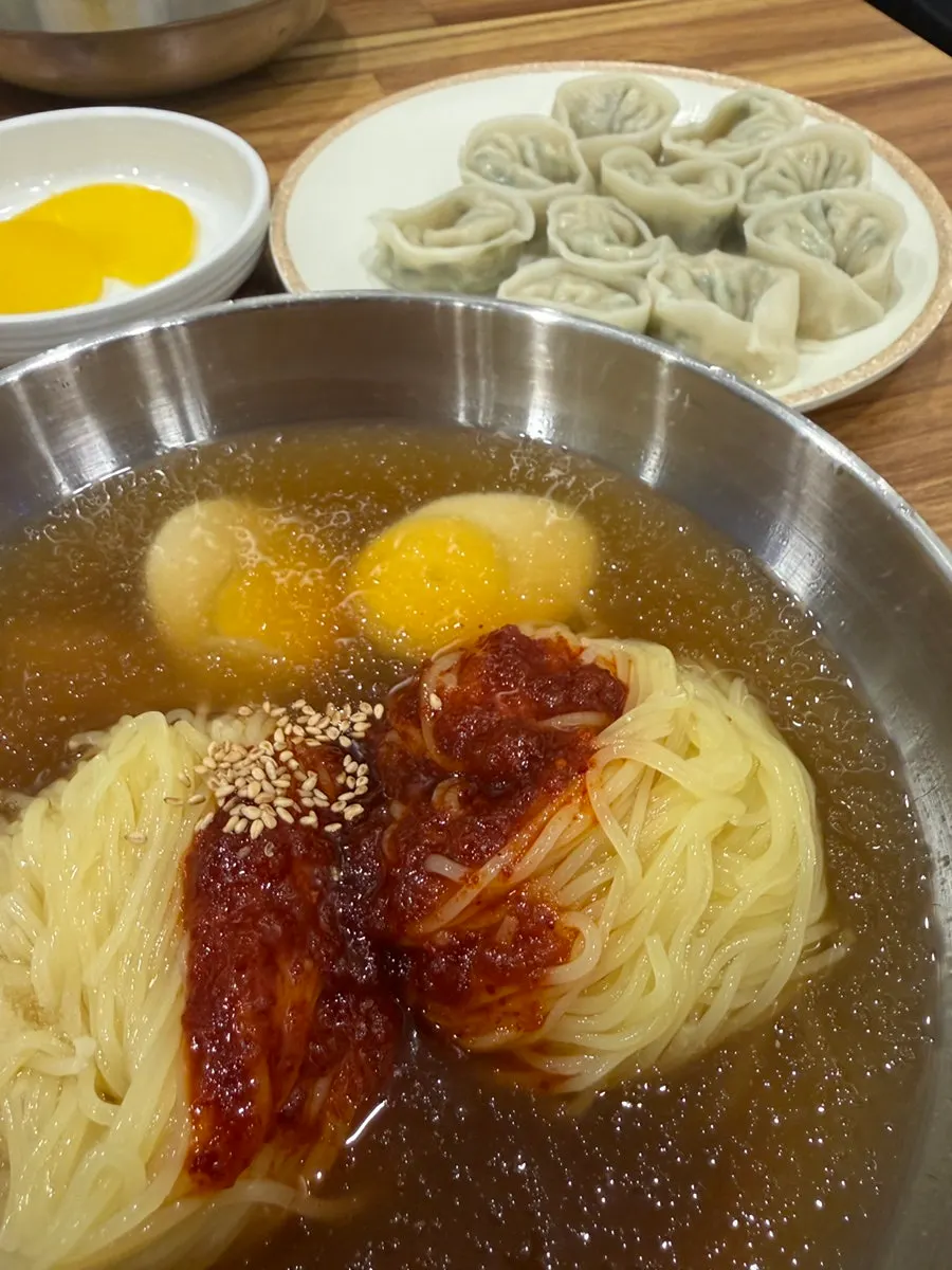 살얼음이 떠 있는 물밀면