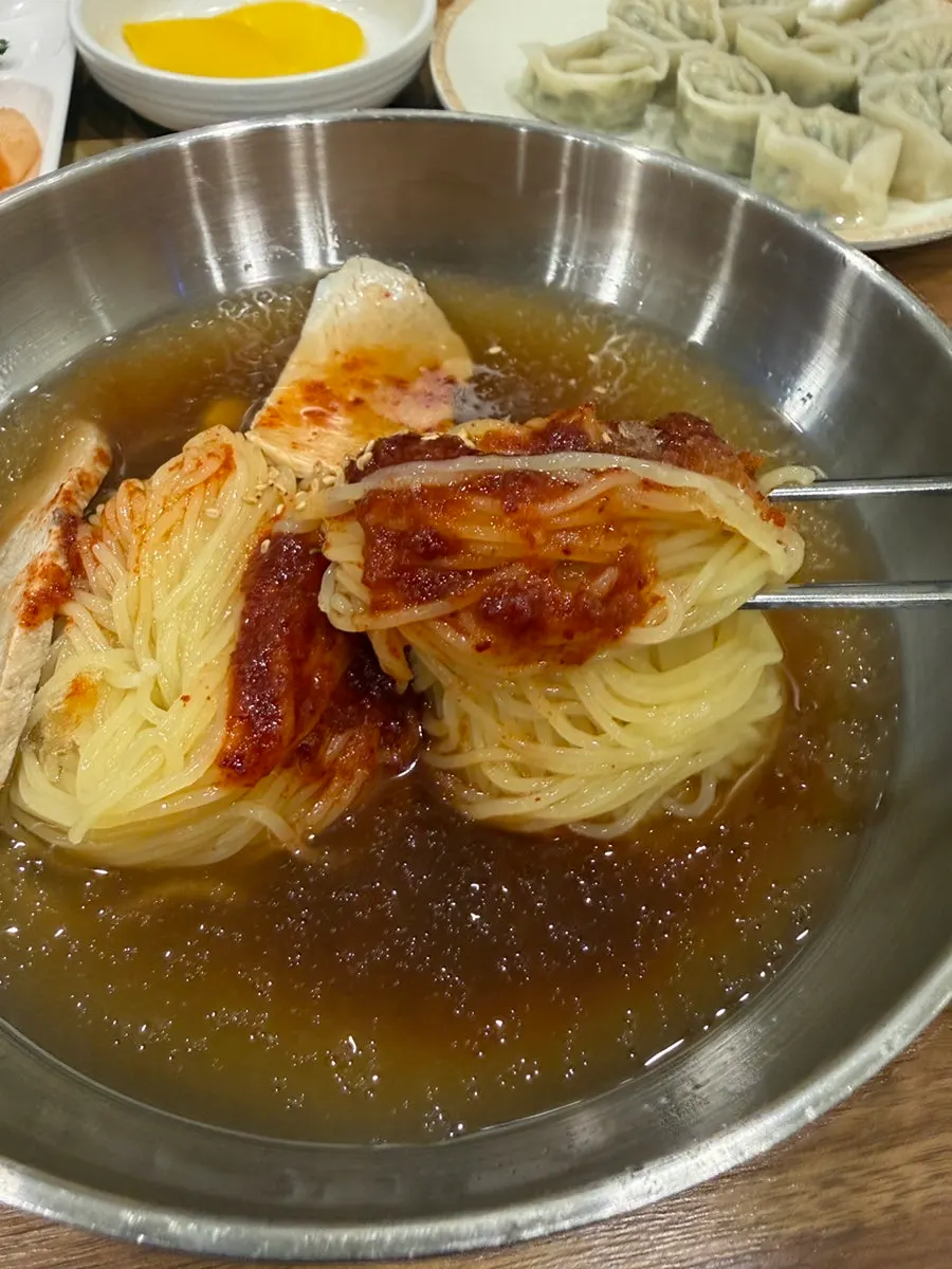 부산역 근처에서 먹은 밀면