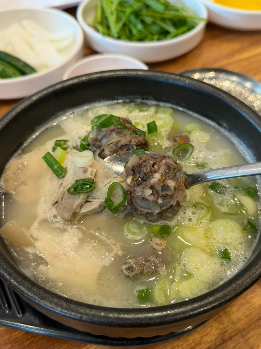 부산역 근처 밀면 돼지국밥 전문점 전경