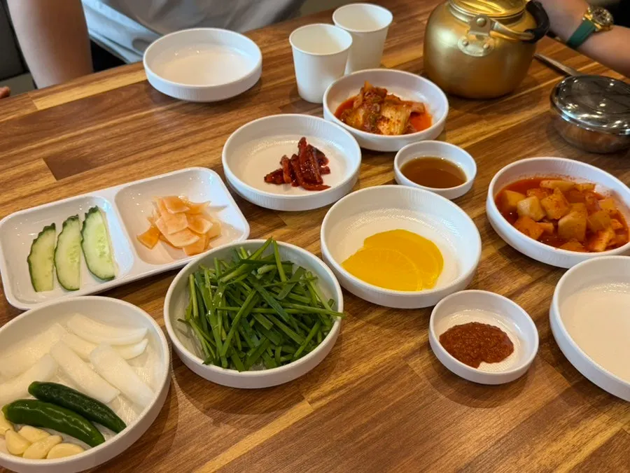 주문을 마치고 기다리는 테이블
