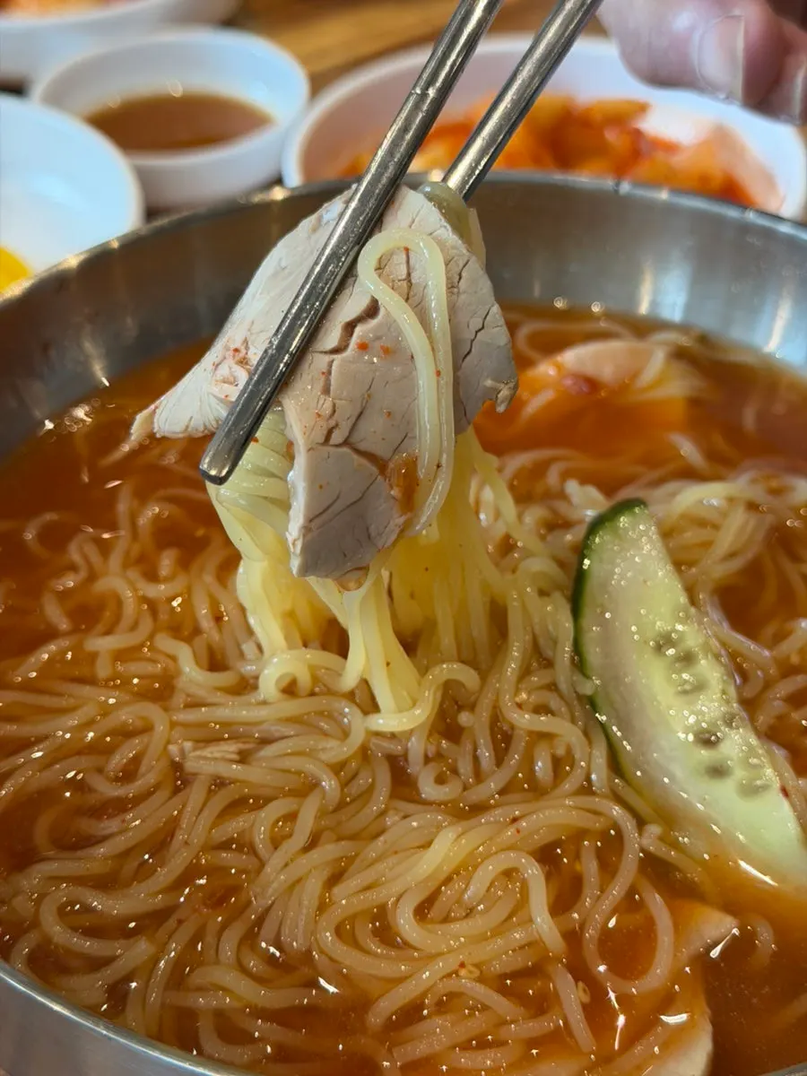 살얼음 육수의 물밀면 곱빼기