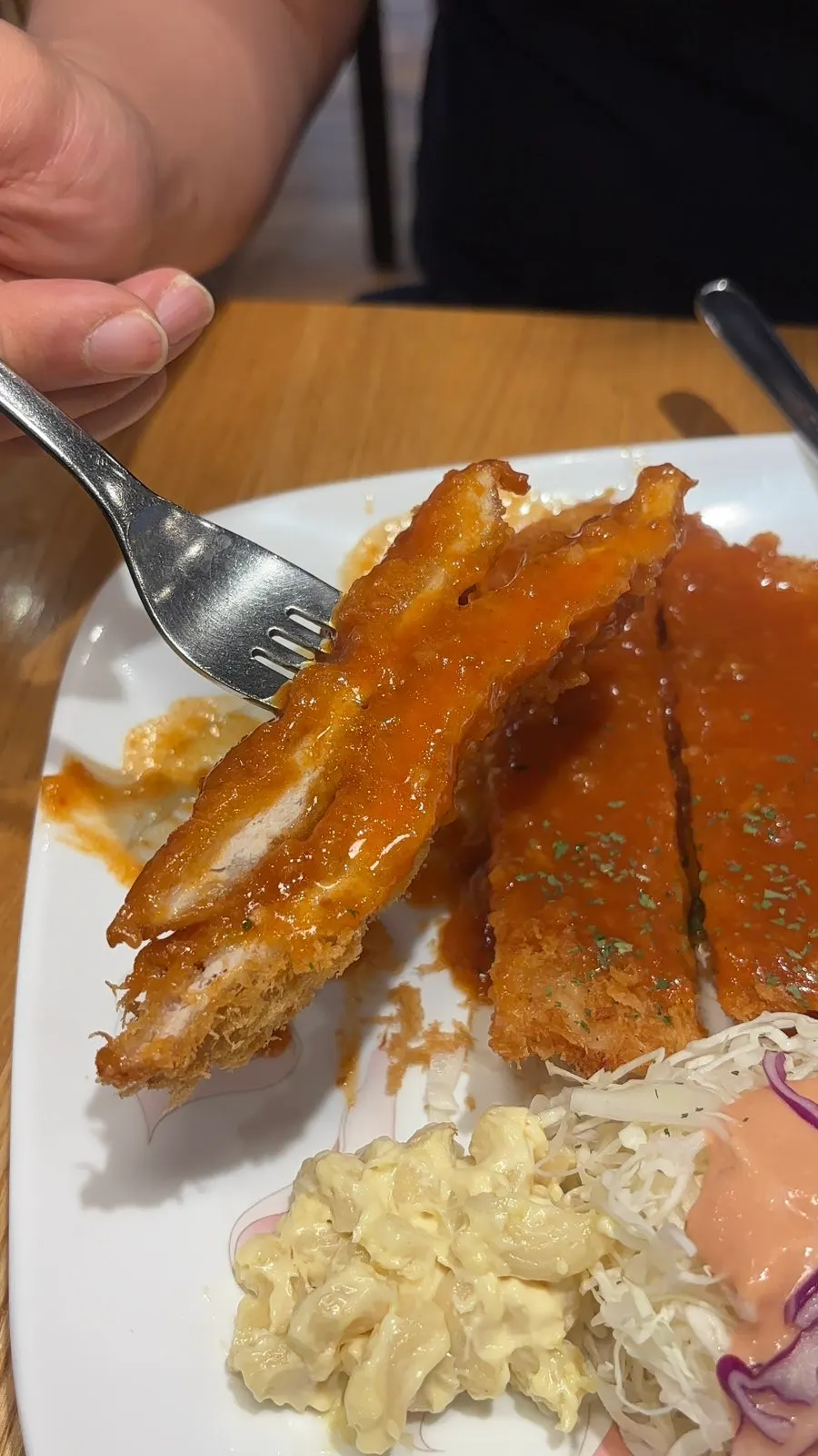 고구마치즈까스 단면과 흘러나온 치즈