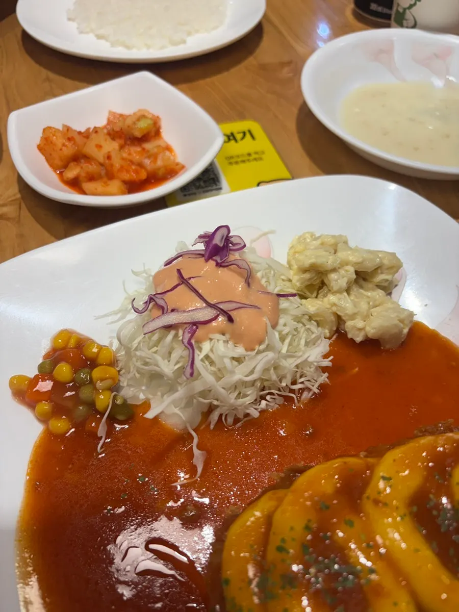 치즈가 듬뿍 든 고구마치즈까스 조각