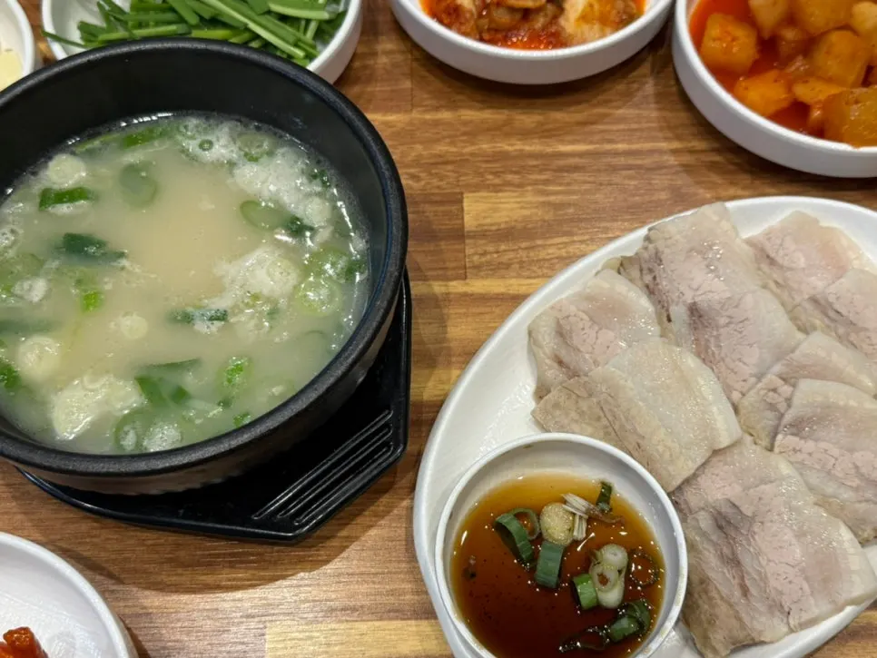 Milmyeon with cucumber and radish added