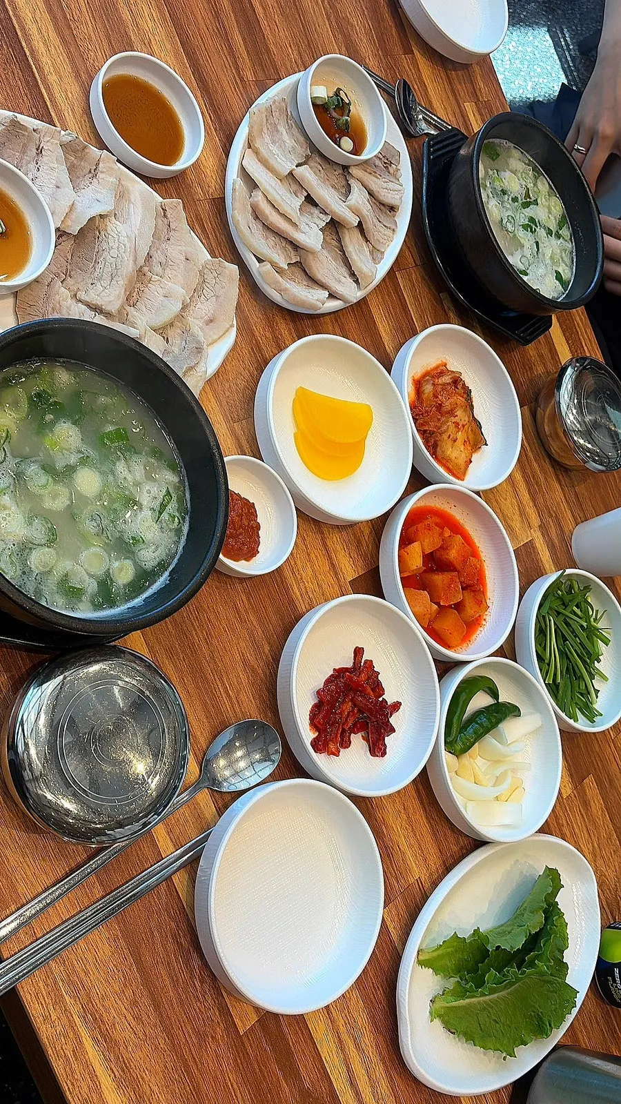 수육백반 메인 메뉴
