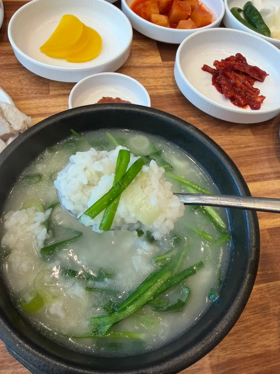 맑은 국물의 수육백반