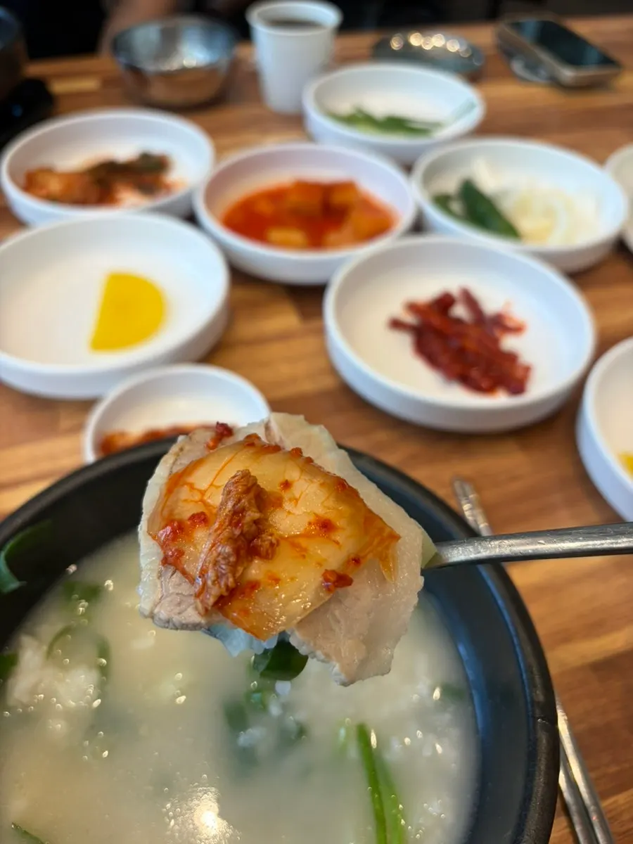 국밥과 함께 먹은 고기만두
