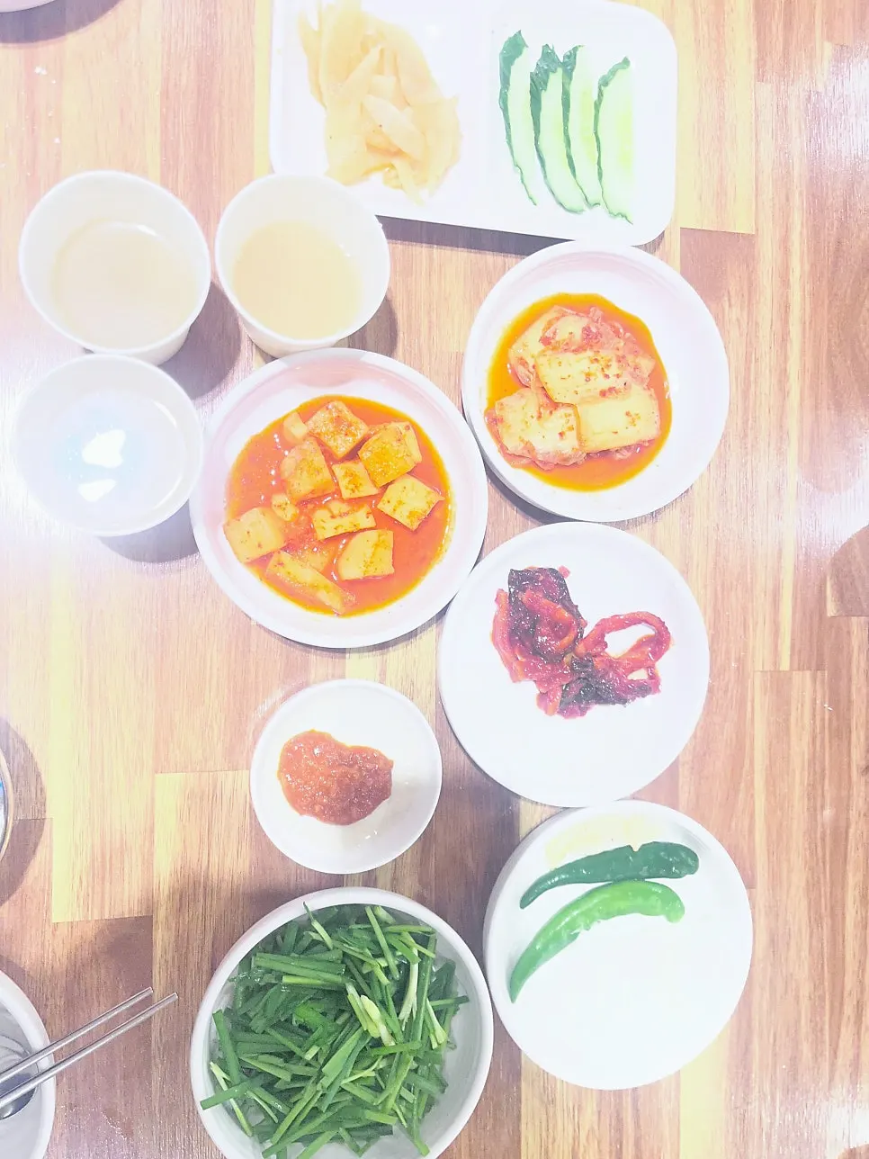 뽀얀 국물의 돼지국밥 한 그릇