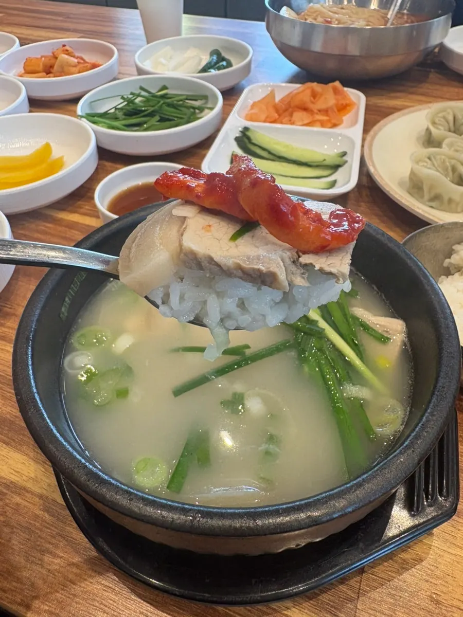 Dwaeji gukbap topped with pepper and chives