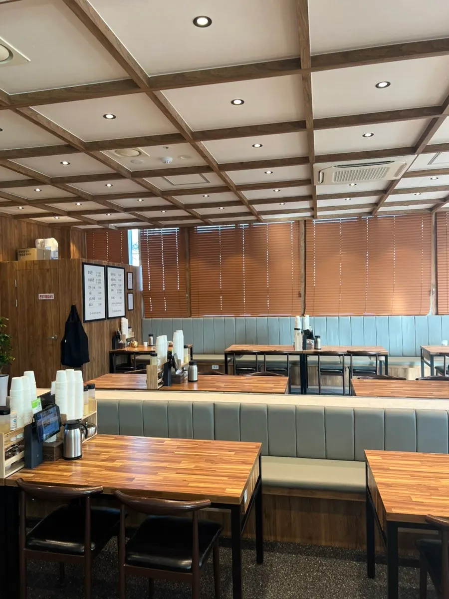 A quiet dining room at 5pm on a Saturday