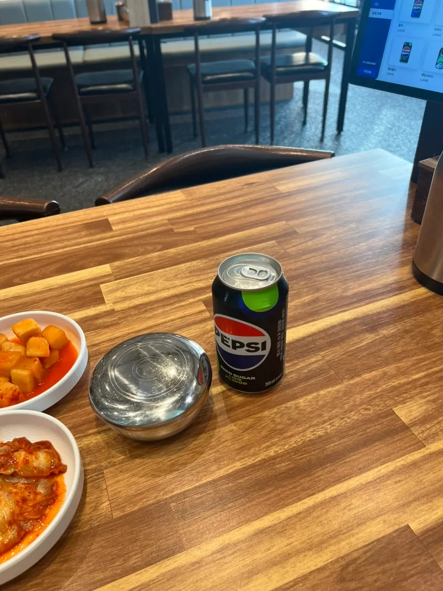 A single-portion bowl of dwaeji gukbap