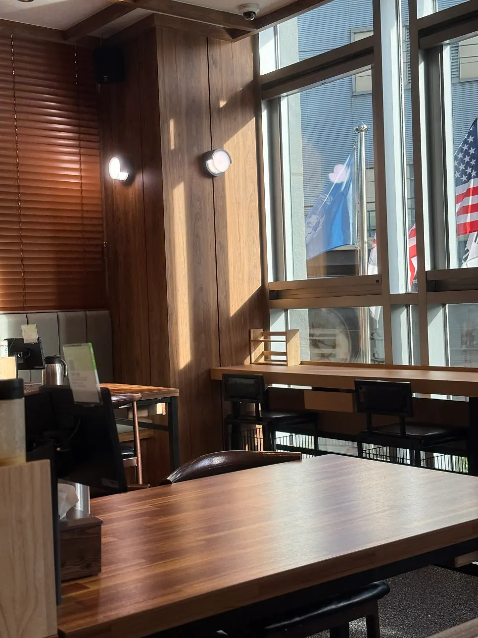 Window seat good for eating alone