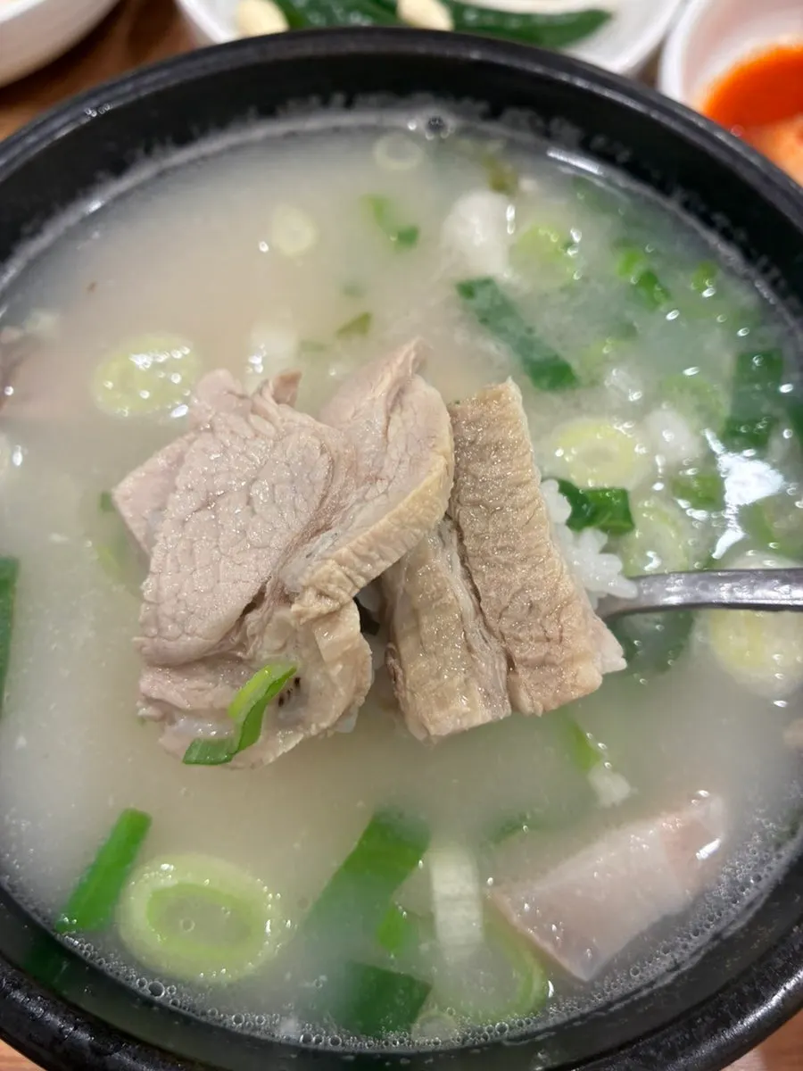 김치와 깍두기 등 기본찬 한 상