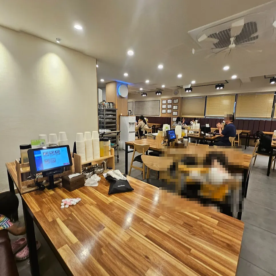 Table seating with generous spacing