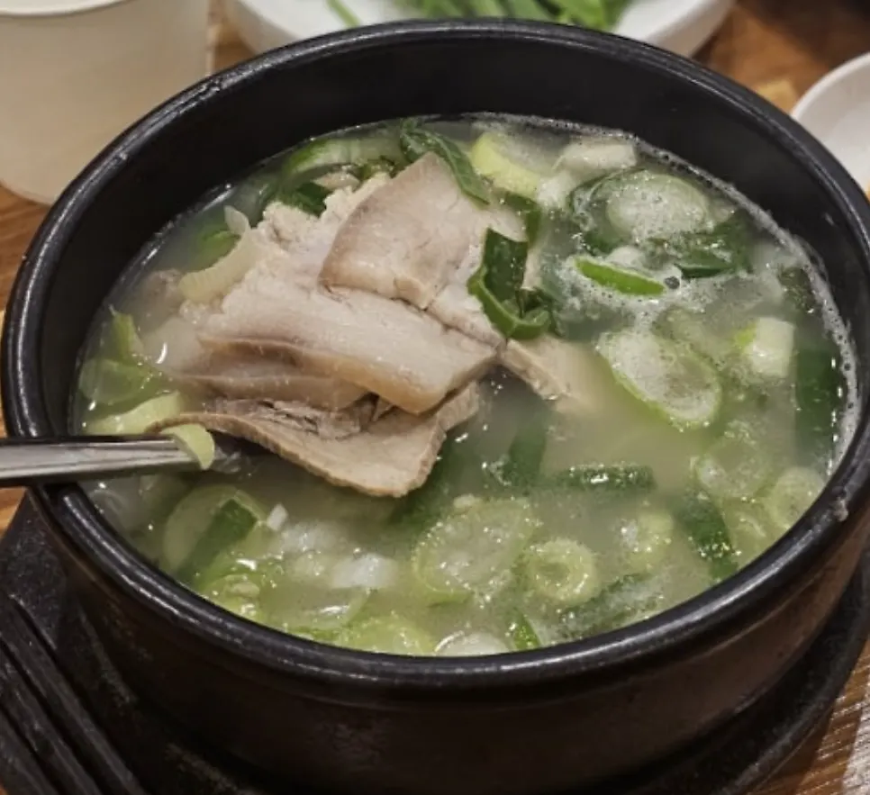 Spoonful of pork lifted from the gukbap