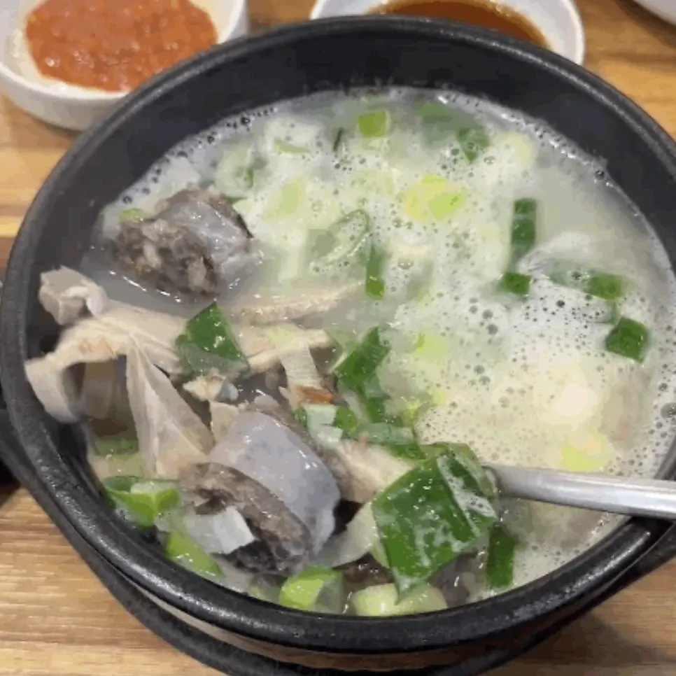 Sundae gukbap with chives and dadegi added