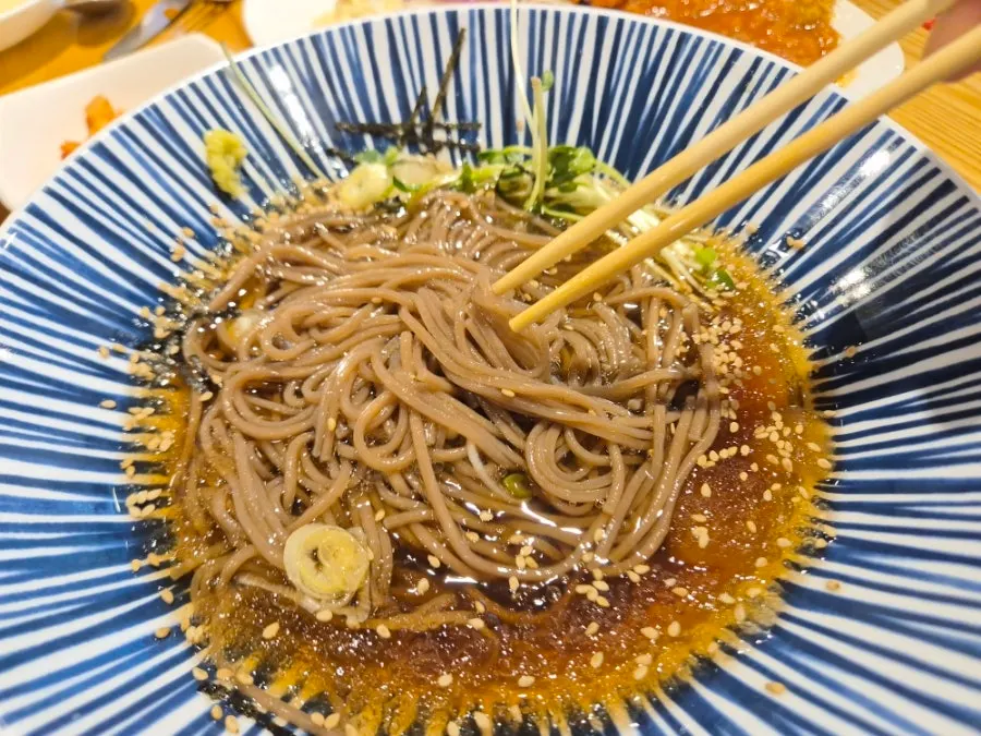 Combination of soba and crisp pork cutlet