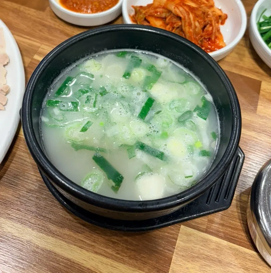 Full table spread of suyuk baekban