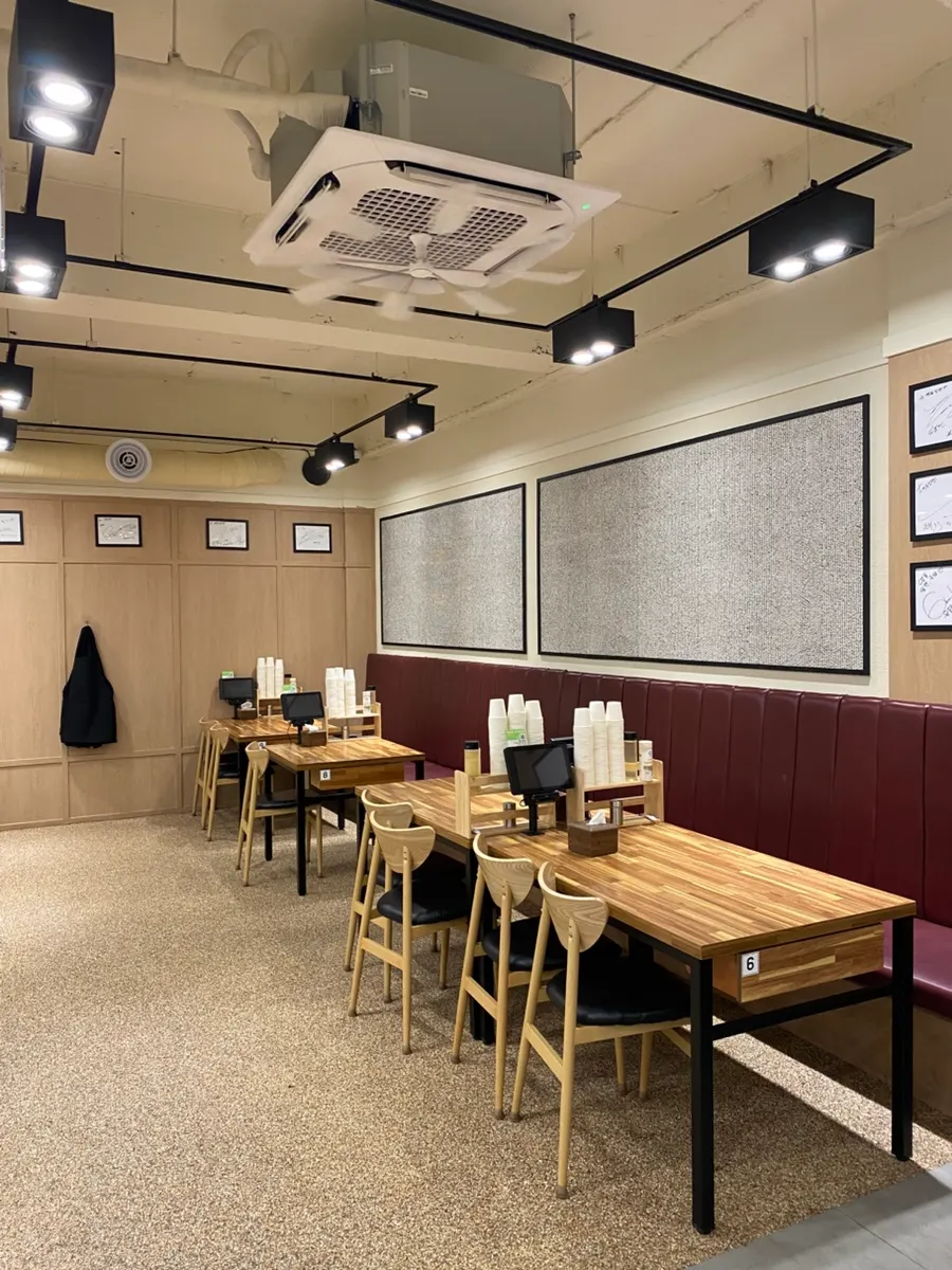 Yeongdong Milmyeon & Dwaeji Gukbap after its remodel
