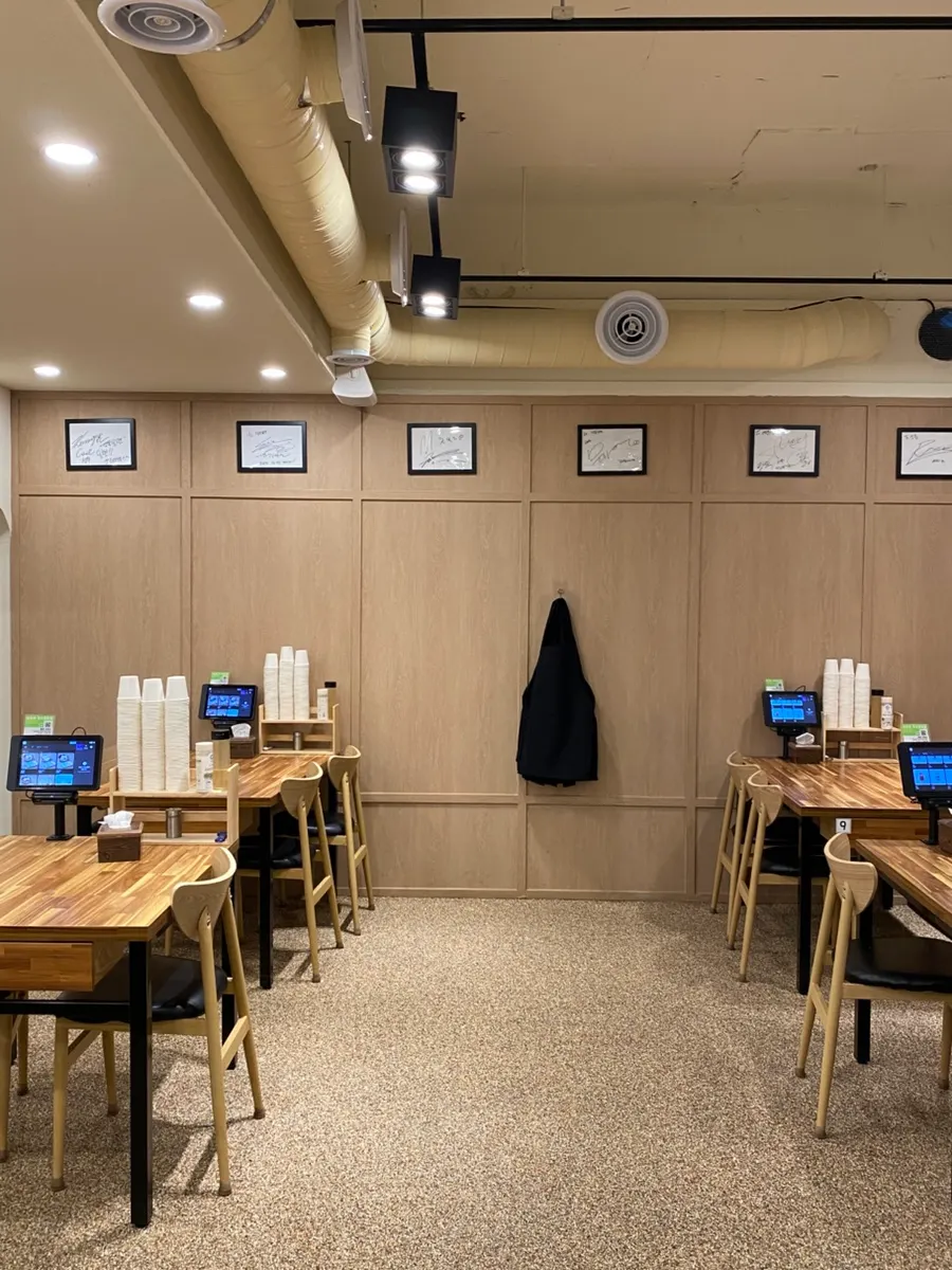 Interior of Yeongdong Milmyeon & Dwaeji Gukbap