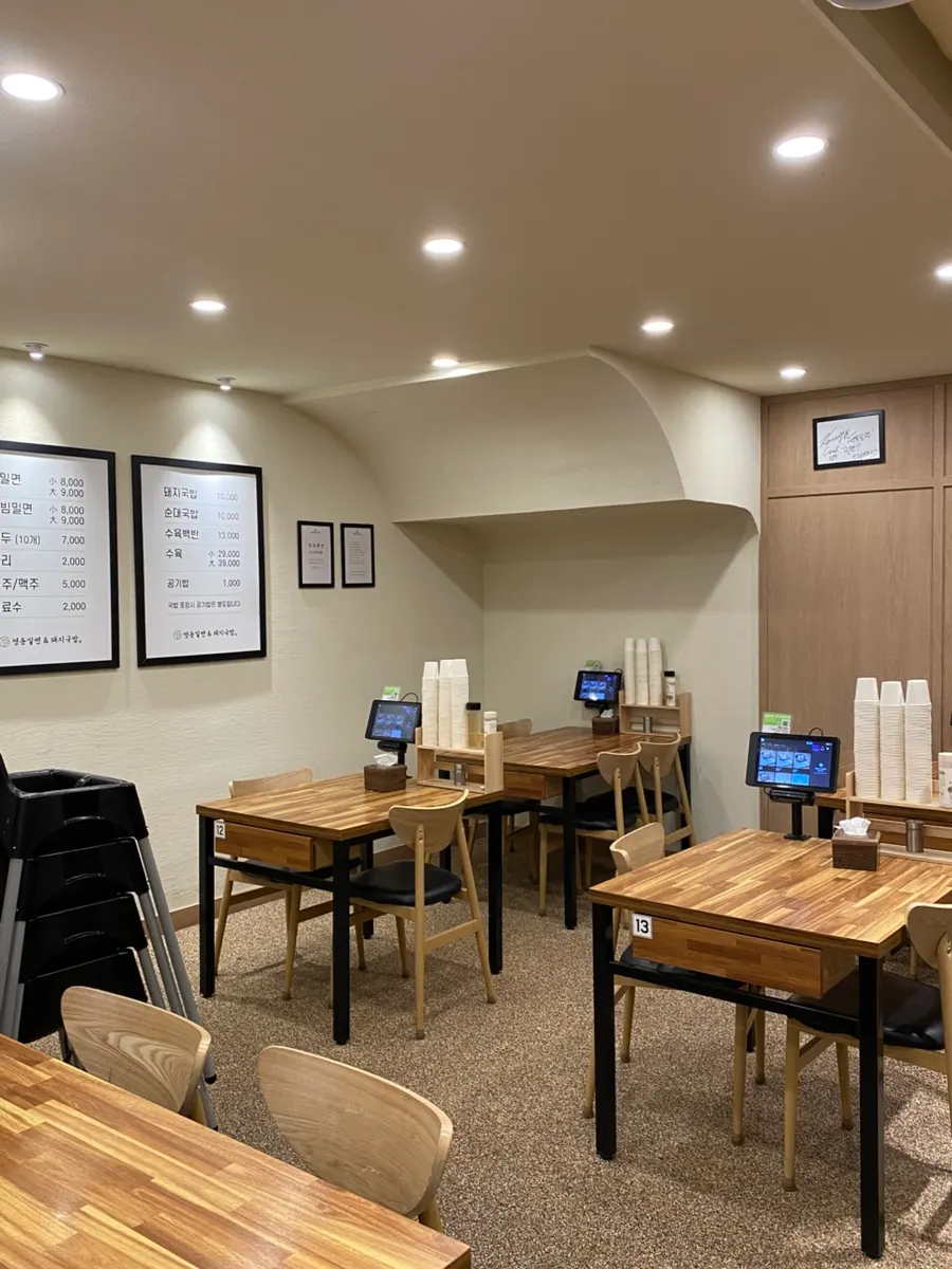 The expanded space at Yeongdong Milmyeon & Dwaeji Gukbap