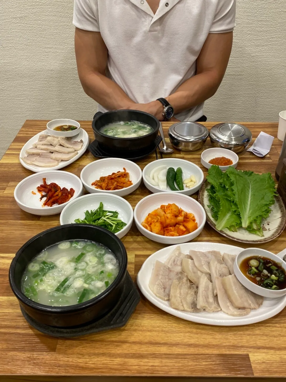 Suyuk baekban set with wrap vegetables