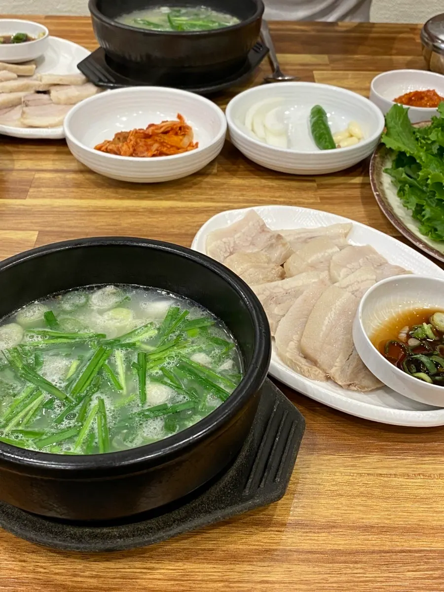 Regular pork soup at Yeongdong Milmyeon & Dwaeji Gukbap