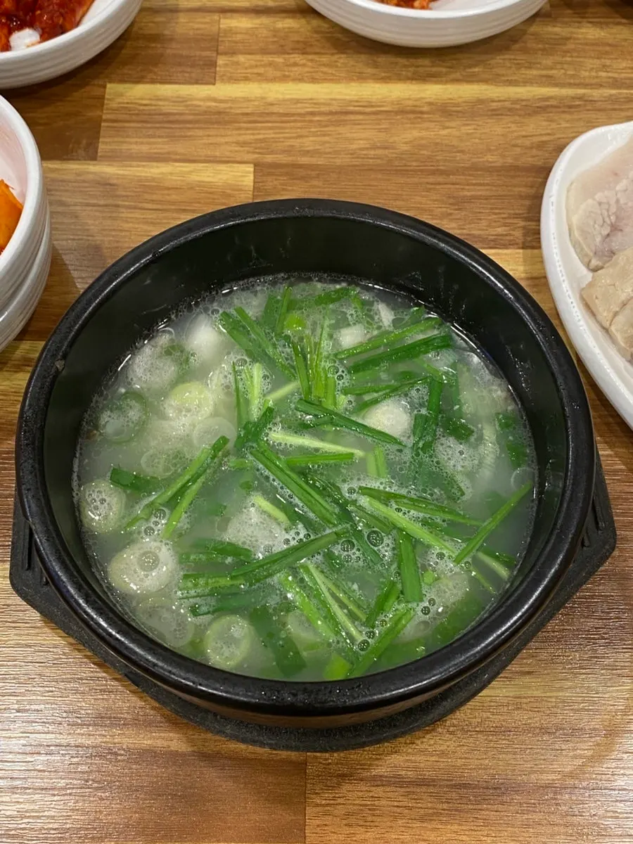 Pork soup broth and ordering with dadaegi