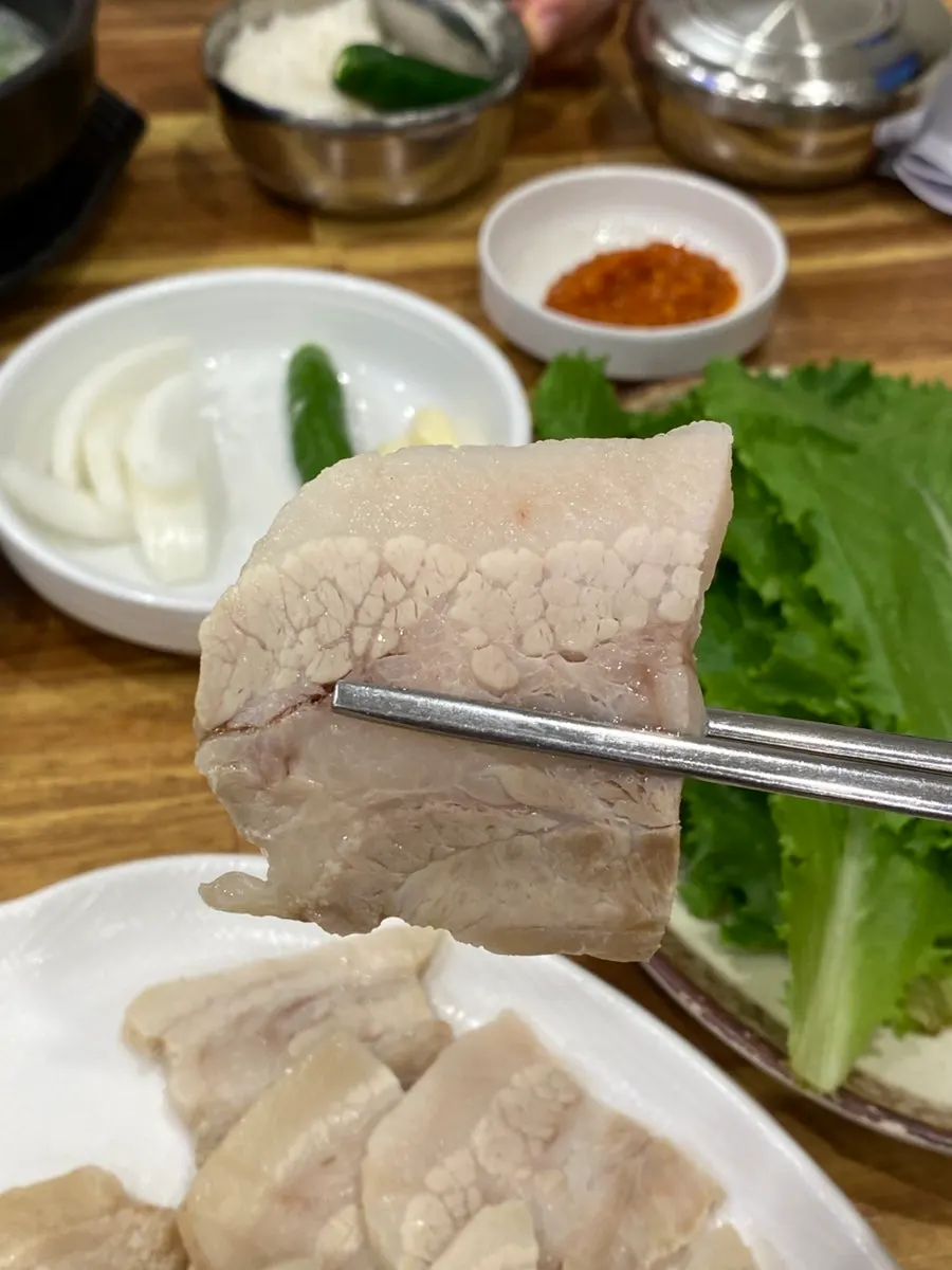 Thick slices of meat in suyuk baekban
