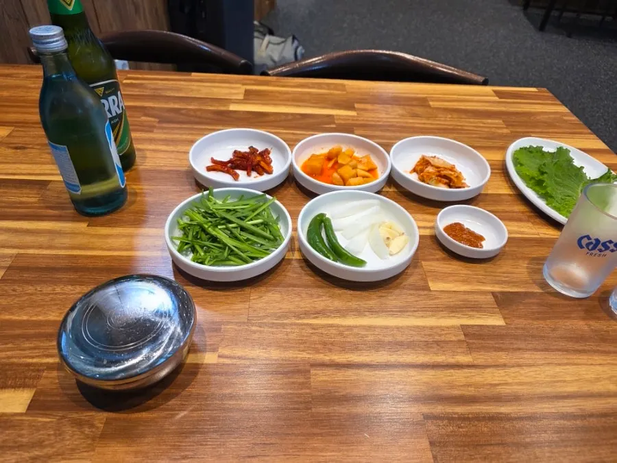부산역 근처 식당 내부 관련 사진