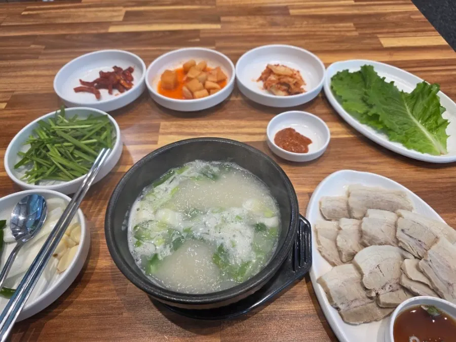 여행객을 고려한 매장 공간 관련 사진