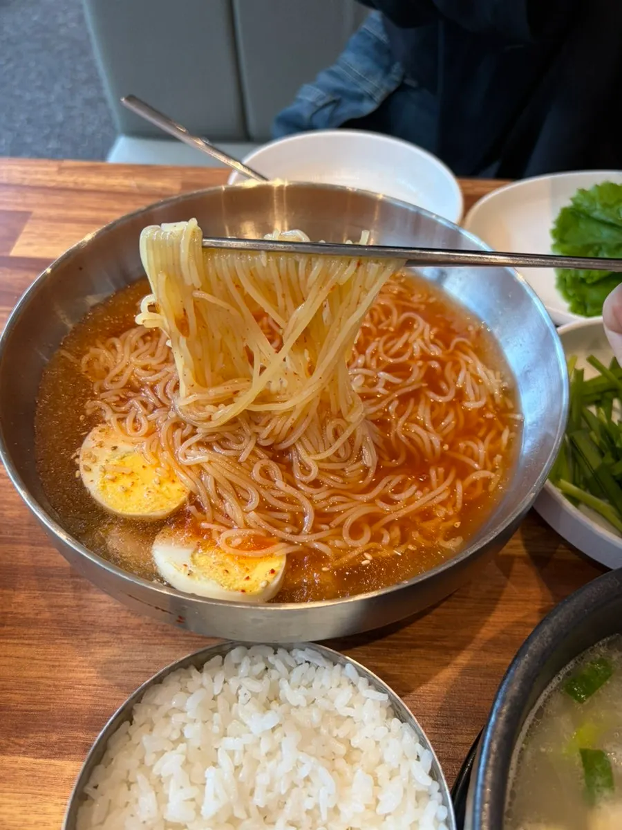 살얼음 물밀면 육수와 양념장