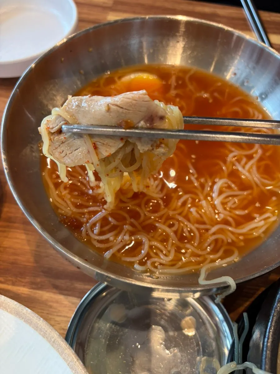 냉고기 수육이 들어간 물밀면
