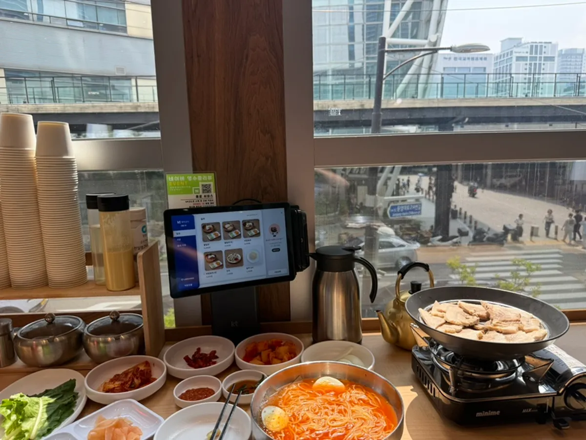 Mul milmyeon and suyuk table setting at Yeongdong Milmyeon & Dwaeji Gukbap Busan Station Branch