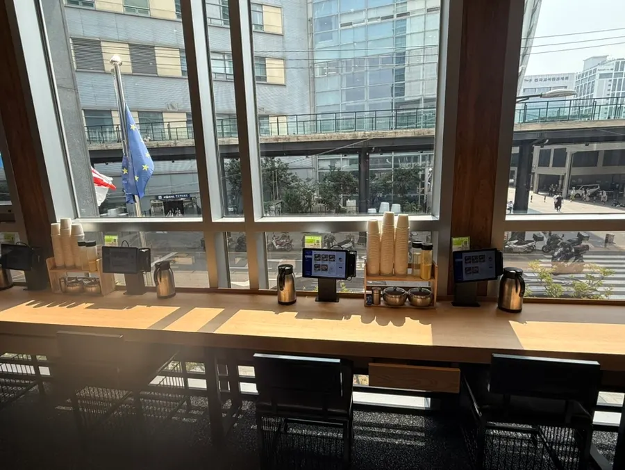 Open, spacious dining hall inside Yeongdong Milmyeon & Dwaeji Gukbap Busan Station Branch