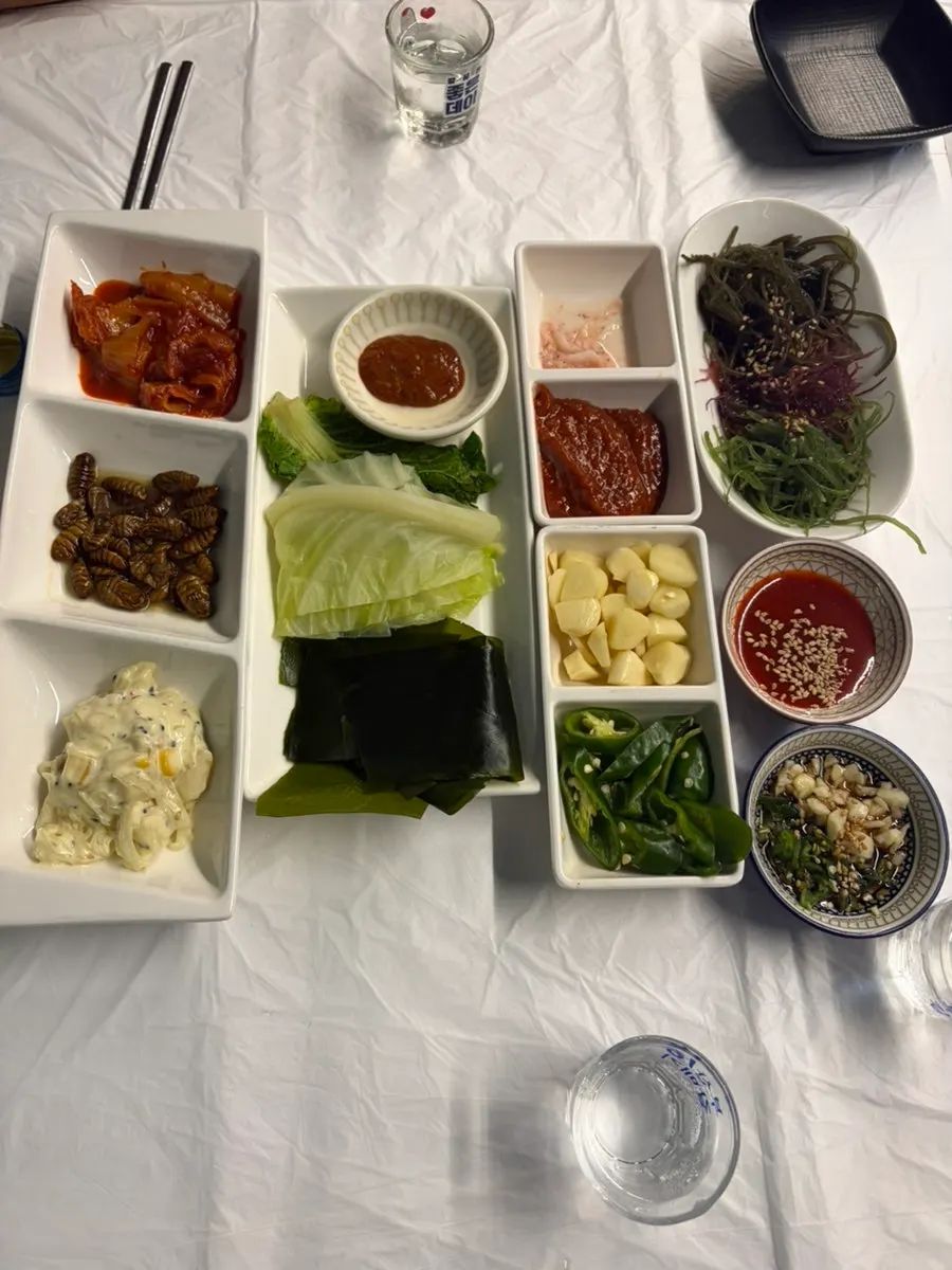 Steamed cabbage, wrapping cabbage, and kelp banchan