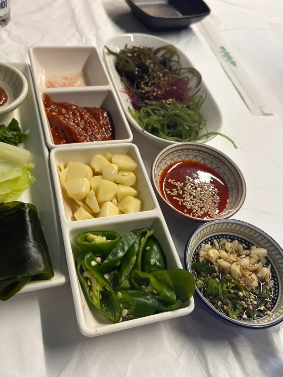 Side dishes served alongside the live octopus seaweed bossam
