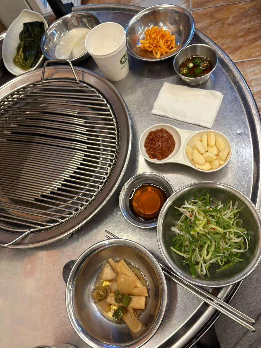 Side dish plate including stir-fried kimchi