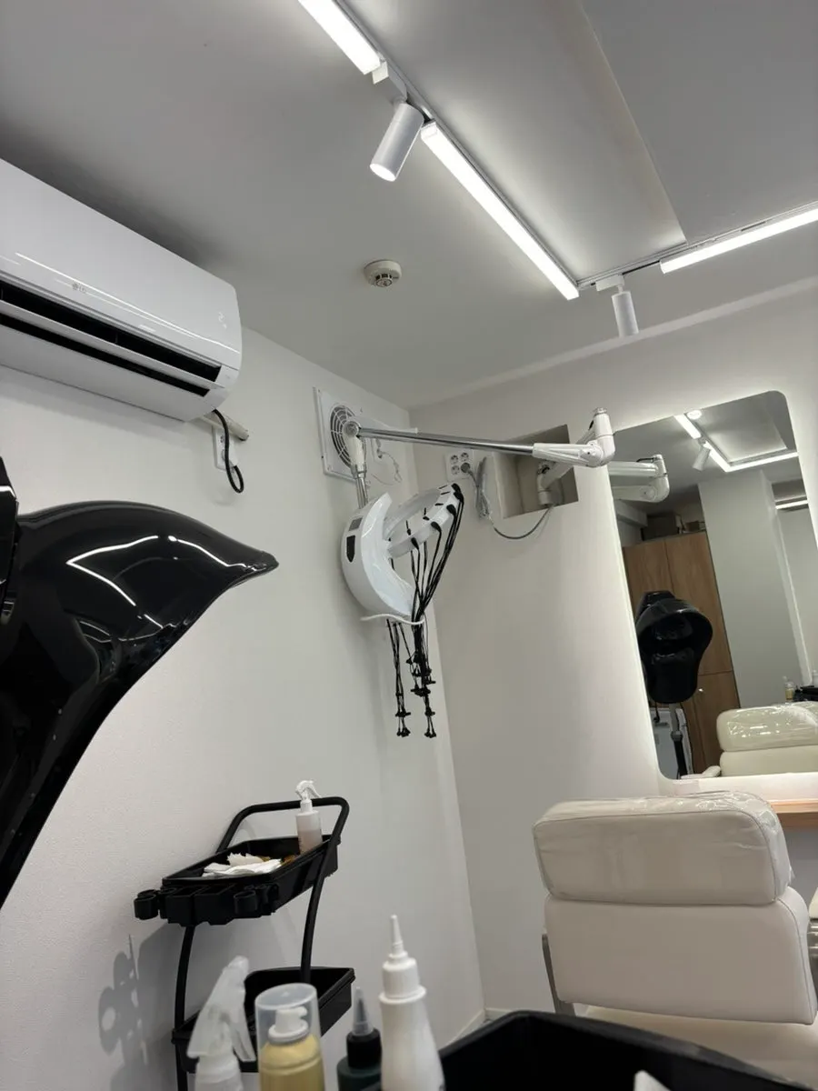 Interior of the one-person Billogeu Hair salon