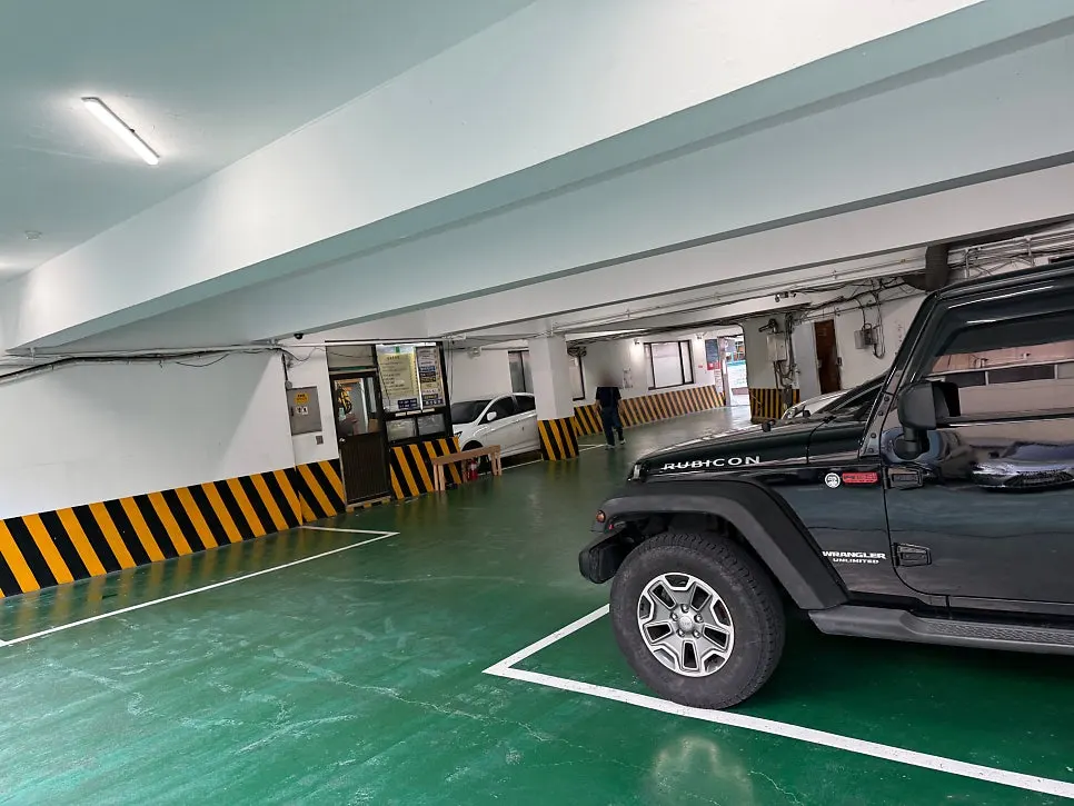 Moshi Moshi PNU Branch building